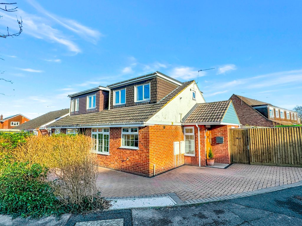 2 bed semi-detached bungalow for sale in Botley, Southampton SO30, £350,000