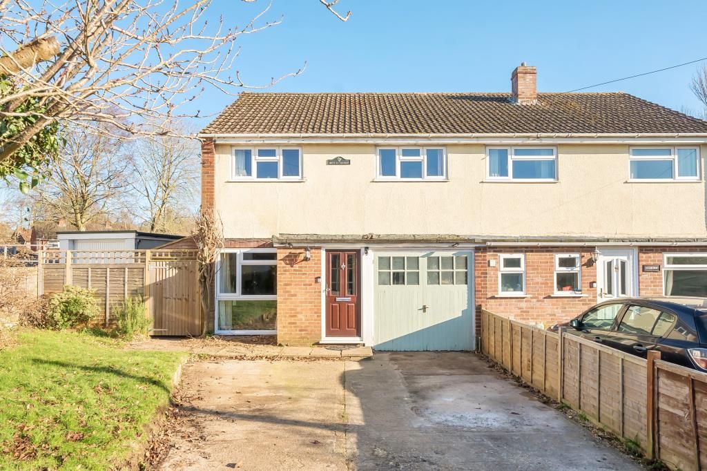 3 bed semi-detached house for sale in Cold Ash, Cold Ash RG18, £410,000
