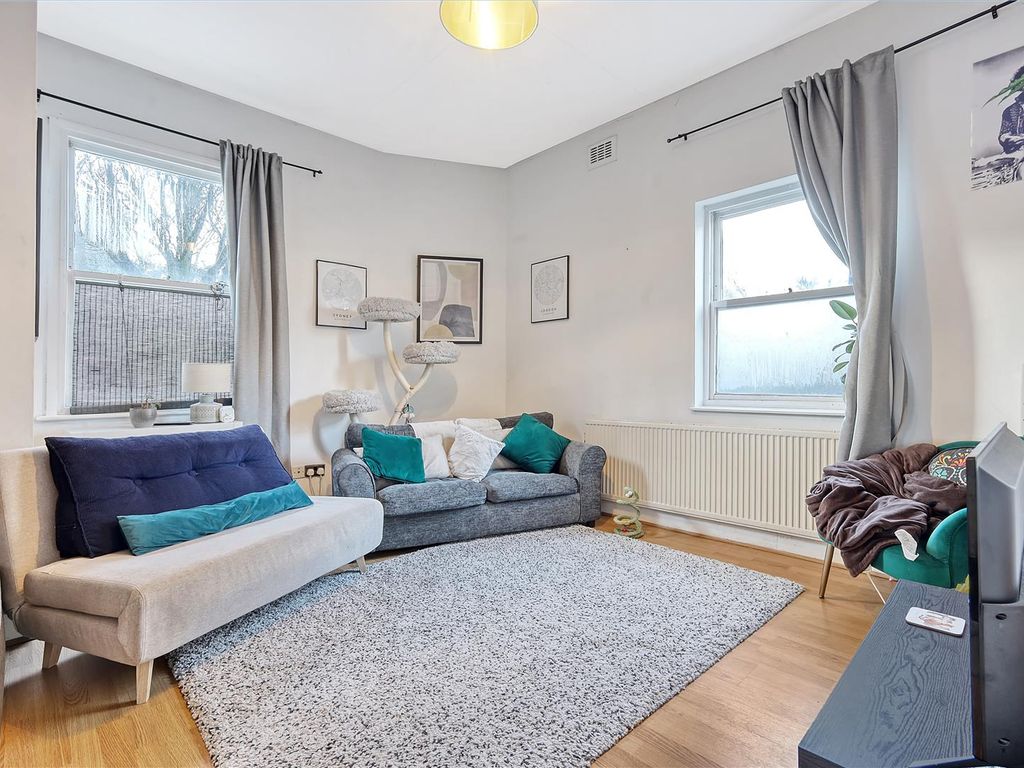 2 bed flat for sale in Drayton Park, London N5, £500,000