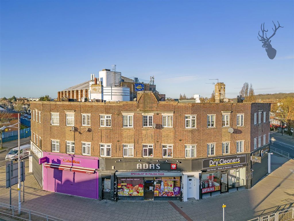 1 bed flat for sale in High Street, Barkingside, Ilford IG6, £210,000