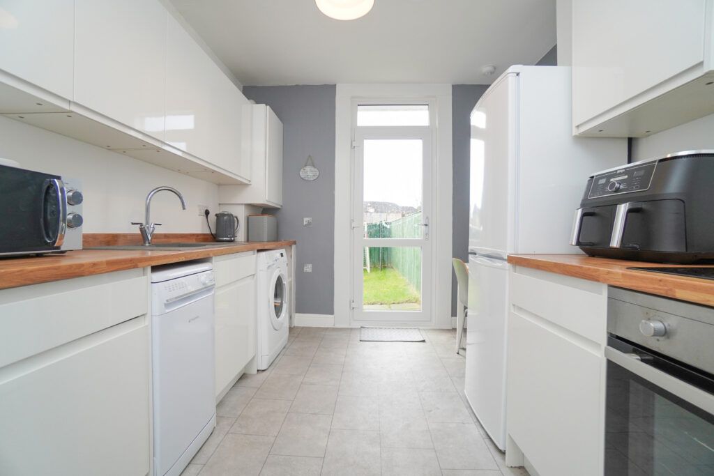 3 bed flat for sale in Farm Road, Duntocher, Clydebank G81, £109,000