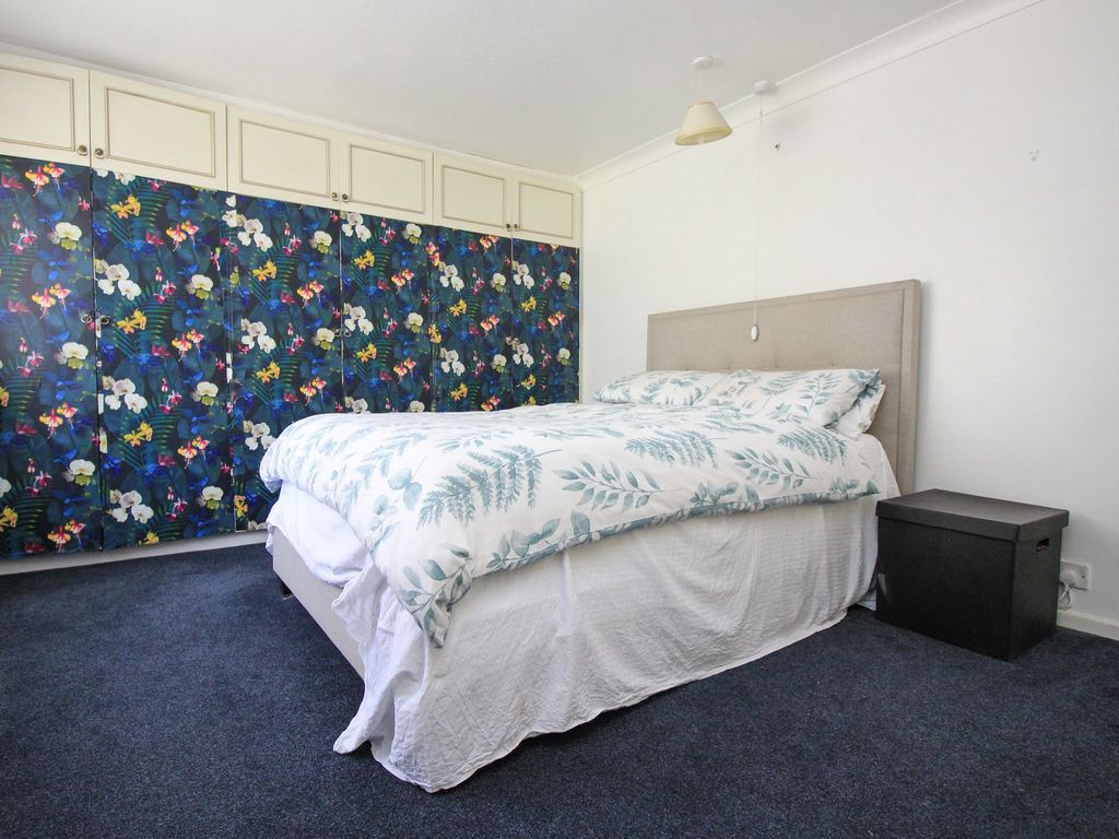 3 bed detached bungalow for sale in Bassett Green Drive, Bassett SO16, £550,000