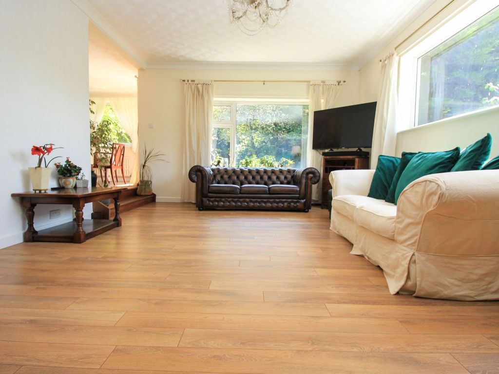3 bed detached bungalow for sale in Bassett Green Drive, Bassett SO16, £550,000