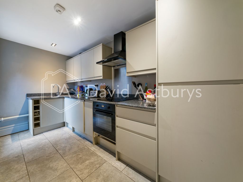 1 bed maisonette to rent in Holloway Road, Holloway, London N7, £2,100 pcm