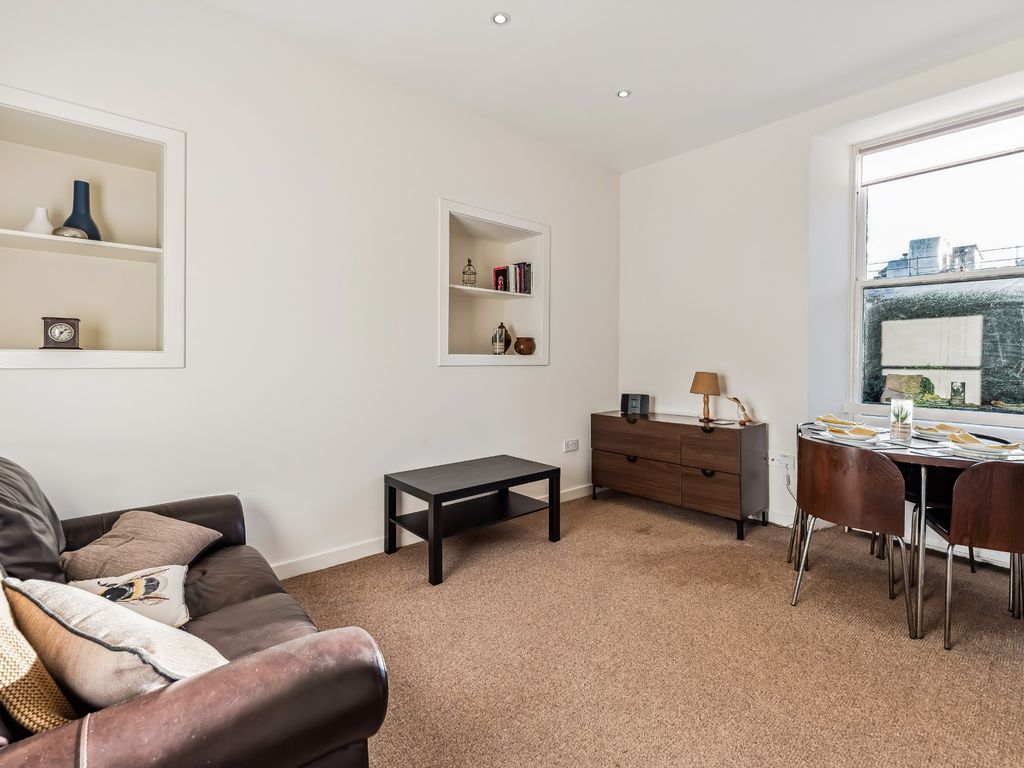 2 bed flat for sale in Port Street, Stirling, Stirlingshire FK8, £119,000