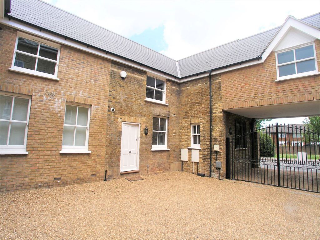 4 bed semi-detached house to rent in Beulah Hill, Crystal Palace SE19, £2,600 pcm