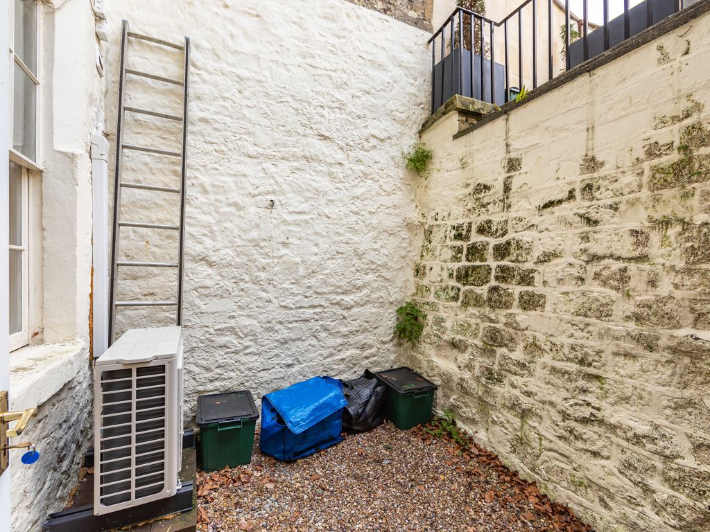 2 bed flat for sale in Bennett Street, Bath BA1, £350,000
