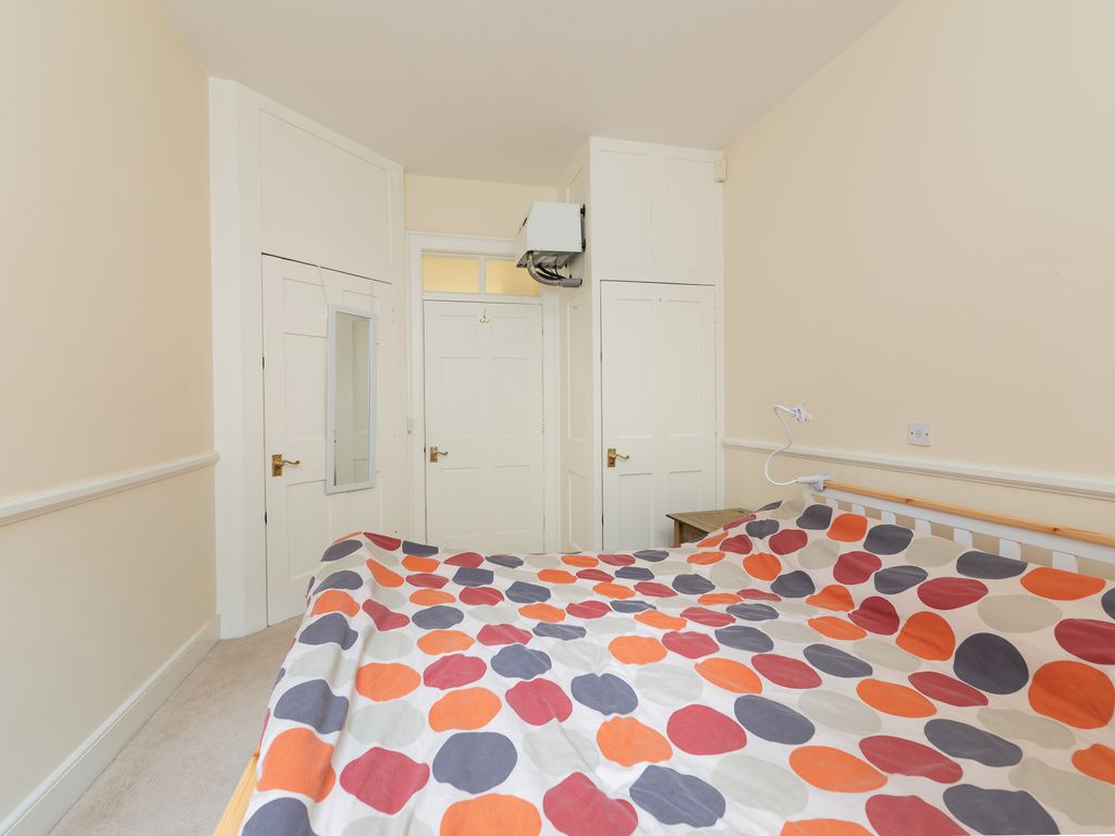 2 bed flat for sale in Bennett Street, Bath BA1, £350,000