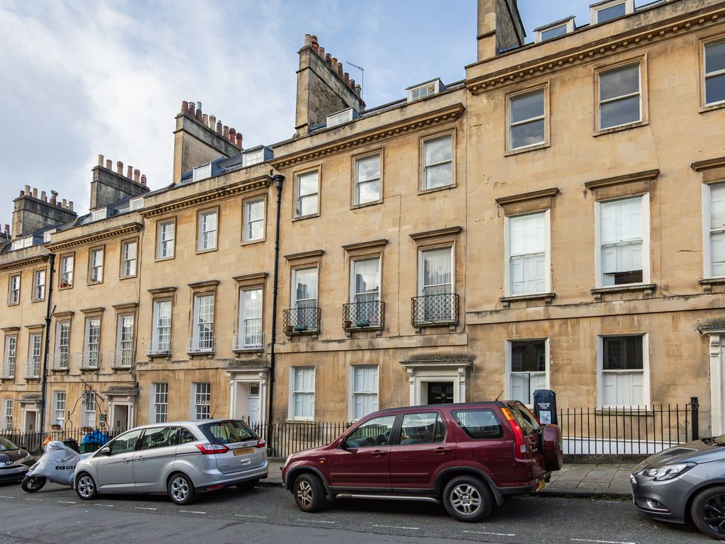 2 bed flat for sale in Bennett Street, Bath BA1, £350,000