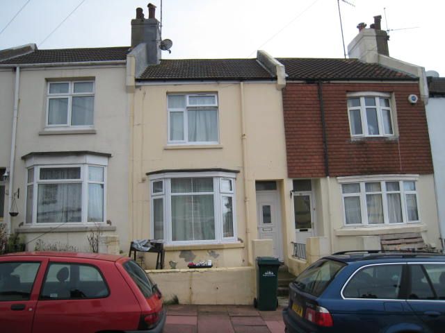 3 bed terraced house to rent in Dewe Road, Brighton BN2, £2,012 pcm