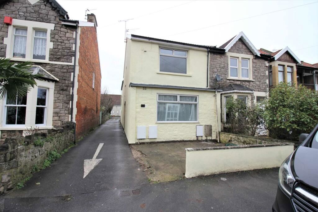 2 bed flat for sale in Moorland Road, Weston-Super-Mare BS23, £135,000