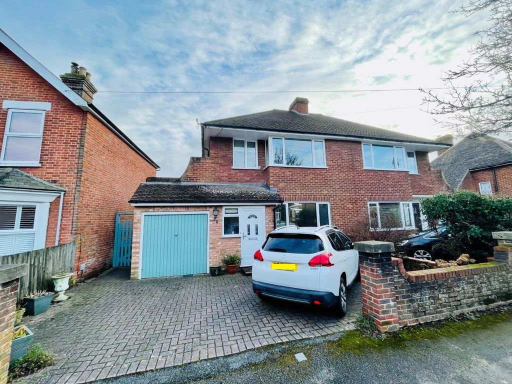 3 bed semi-detached house for sale in Richmond Road, Basingstoke RG21, £435,000