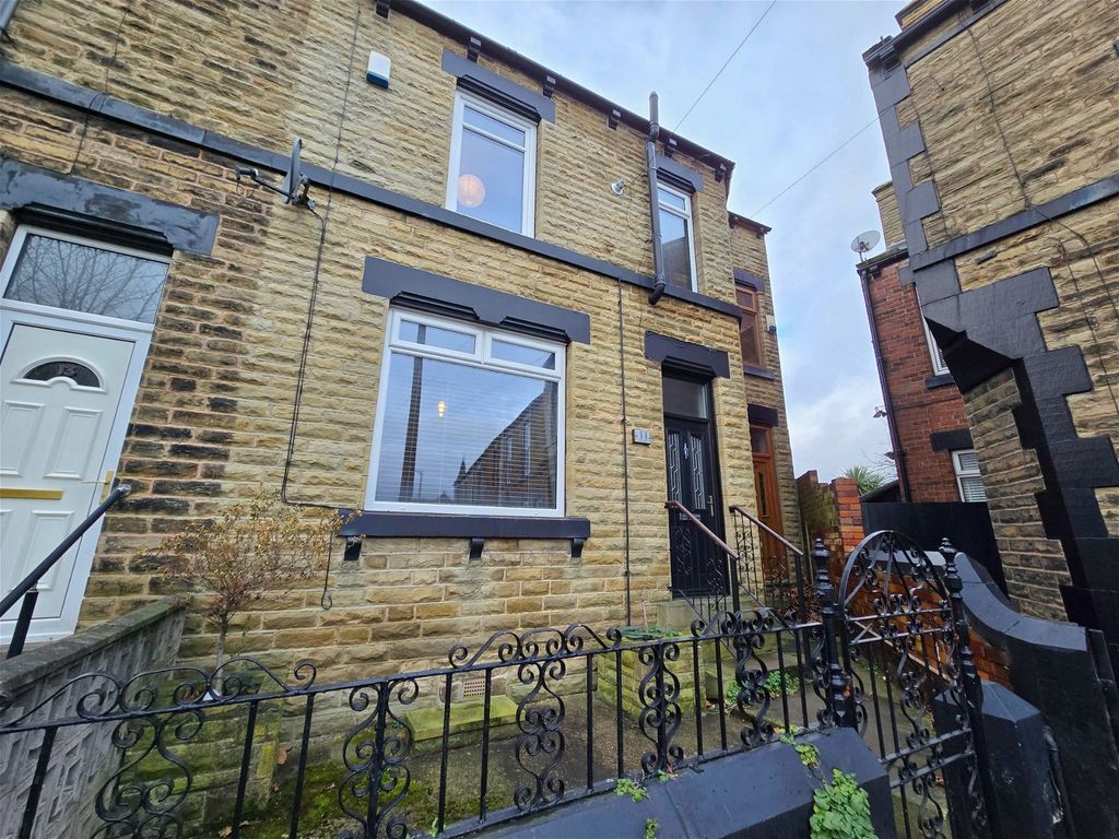 3 bed terraced house for sale in Park Grove, Barnsley S70, £200,000