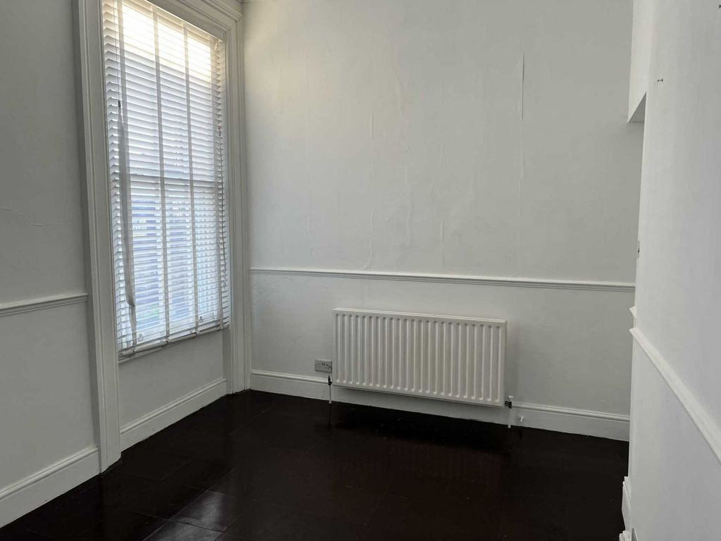 1 bed flat to rent in Westow Street, Crystal Palace SE19, £1,295 pcm