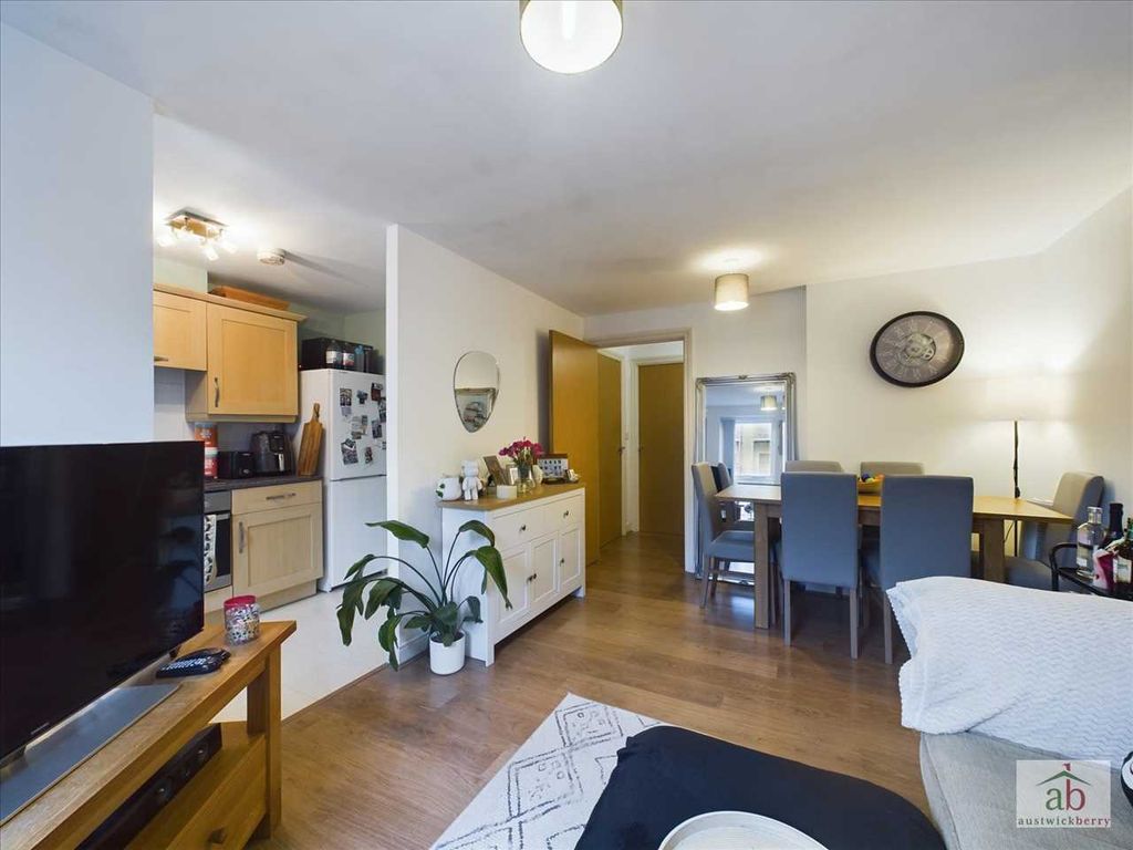 1 bed flat for sale in Reavell Place, Ipswich IP2, £120,000