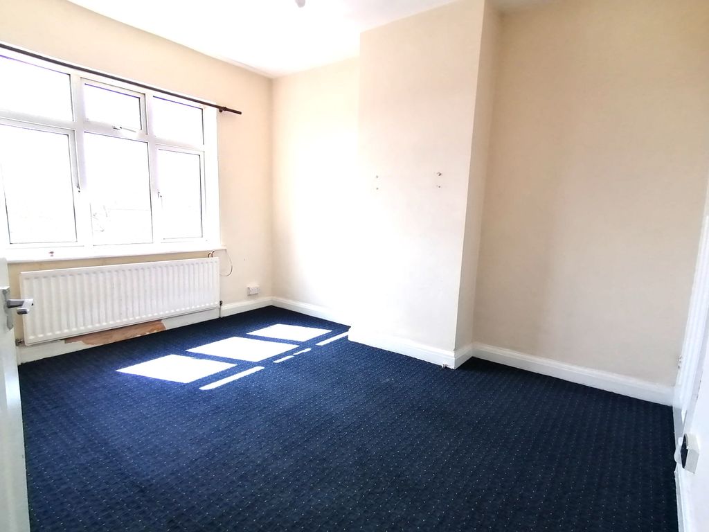 2 bed flat to rent in Langley Park Road, Iver SL0, £1,300 pcm