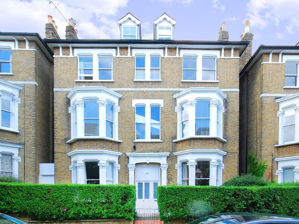 2 bed flat to rent in Cardigan Road, Richmond TW10, £3,500 pcm