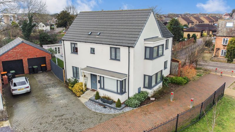 4 bed detached house for sale in Granby Way, Wootton MK43, £565,000