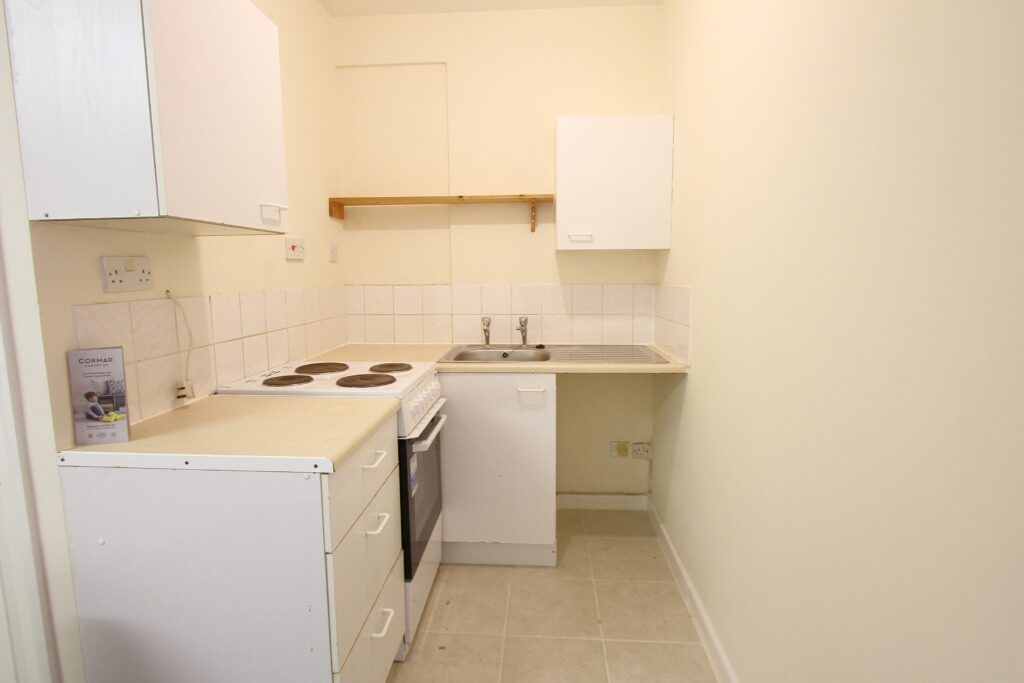 1 bed flat to rent in High Street, Middleton Cheney, Oxon OX17, £750 pcm