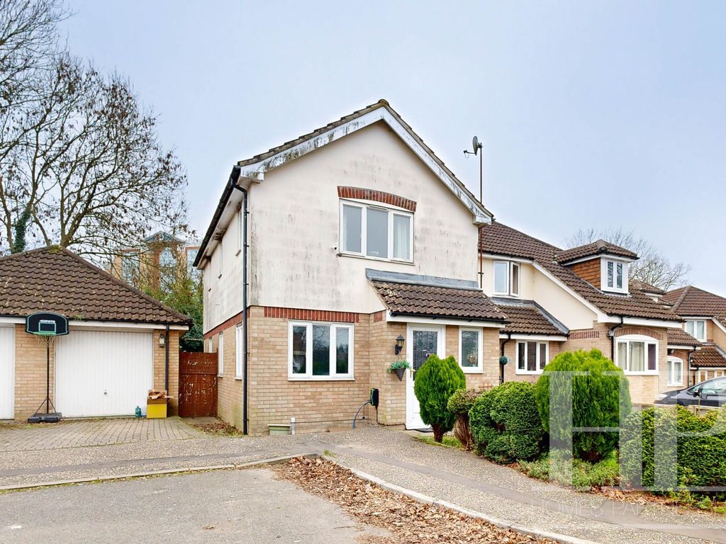 3 bed detached house for sale in Tinsley Close, Crawley RH10, £450,000
