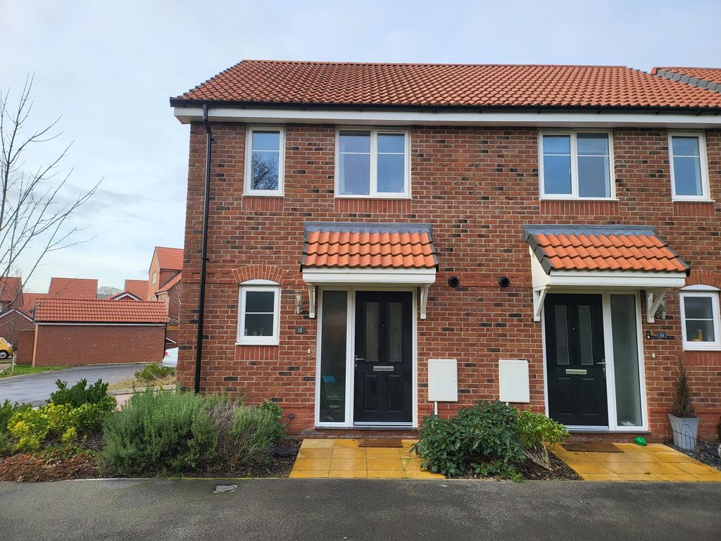 2 bed semi-detached house for sale in Eider Way, Didcot OX11, £320,000
