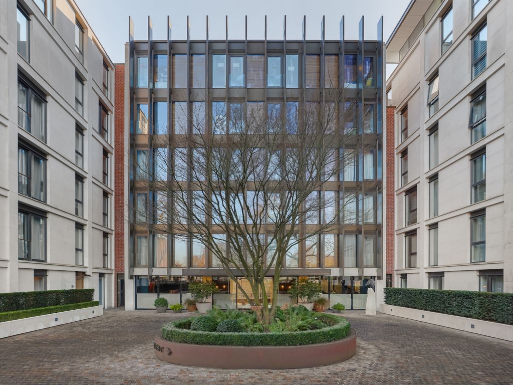3 bed flat for sale in Campden Hill, London W8, £10,000,000