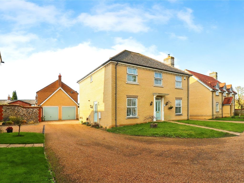 4 bed detached house for sale in The Southacre, Attleborough NR17, £475,000