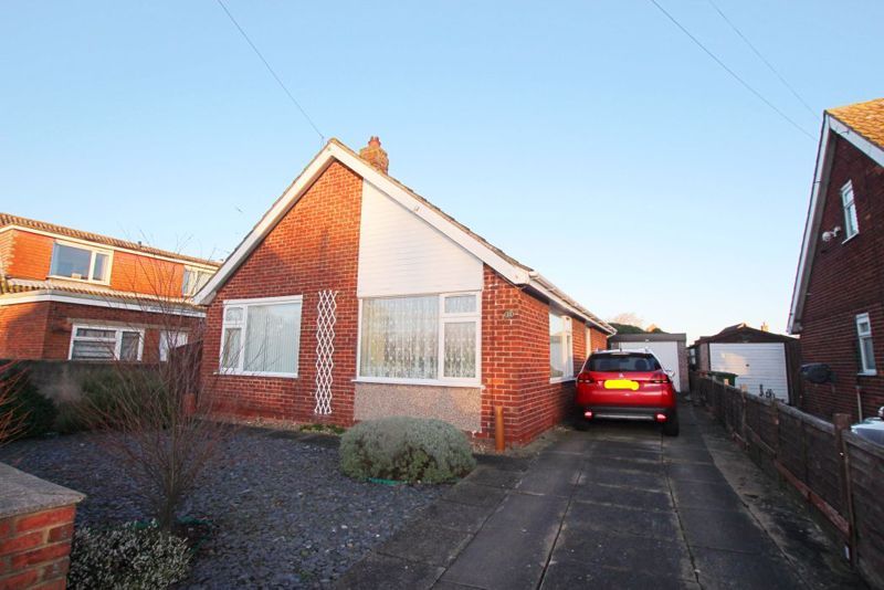 3 bed detached bungalow for sale in Hawkins Way, South Killingholme, Immingham DN40, £155,000