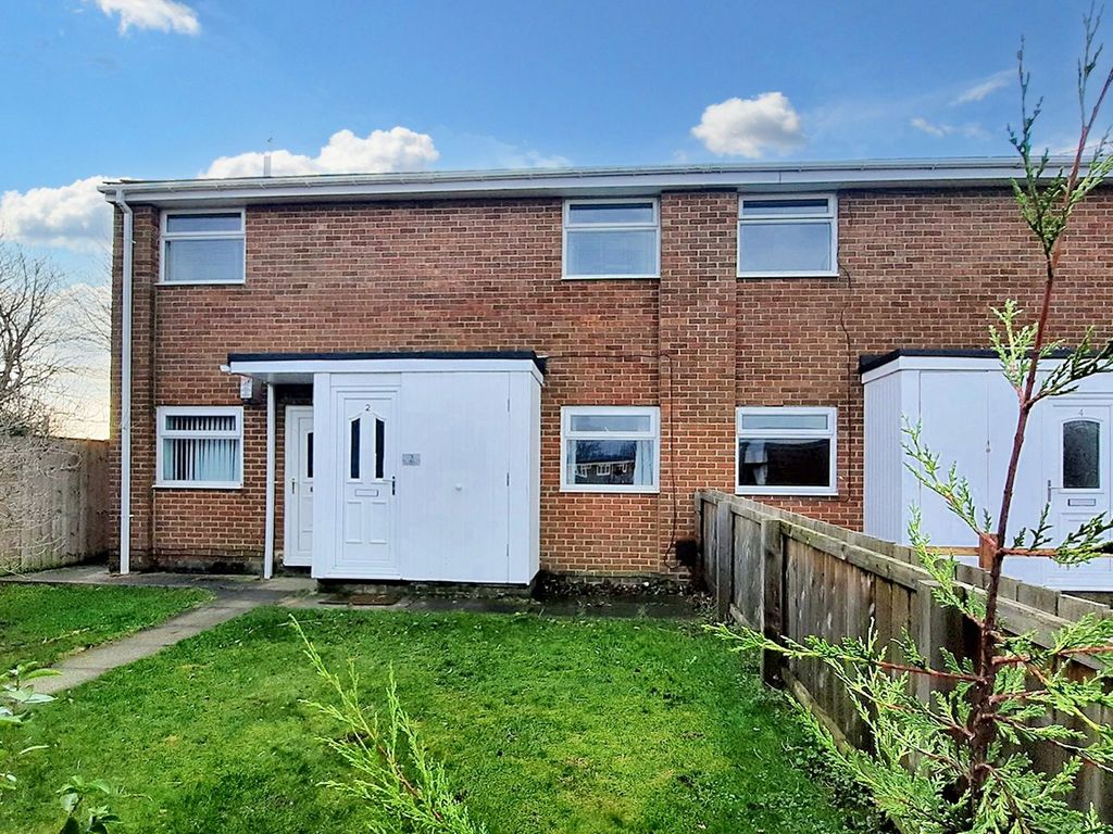 2 bed flat for sale in Hastings Court, Bedlington NE22, £65,000