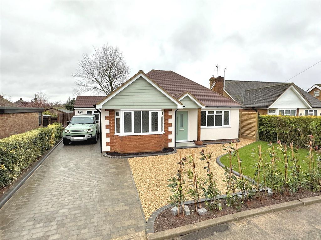 4 bed property for sale in Orchard Close, Wendover, Aylesbury HP22, £950,000