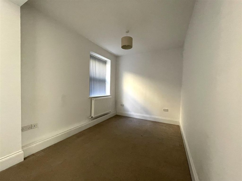 2 bed flat to rent in All Saints Place, Stamford PE9, £1,000 pcm