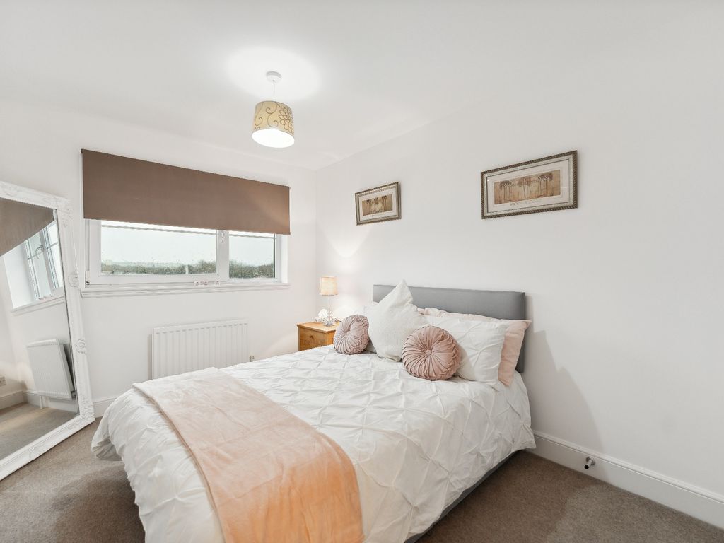 2 bed flat for sale in Bogton Avenue, Muirend, Glasgow G44, £179,000