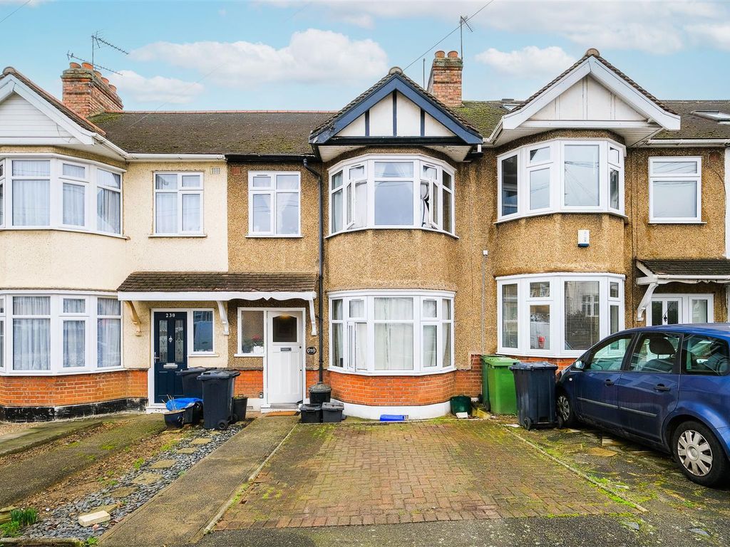 3 bed terraced house for sale in Buckhurst Way, Buckhurst Hill IG9, £550,000