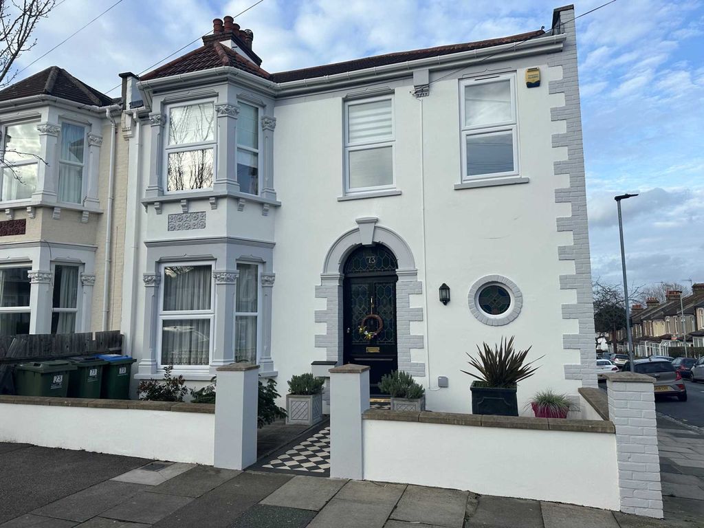 5 bed property for sale in Federation Road, Abbey Wood SE2, £675,000