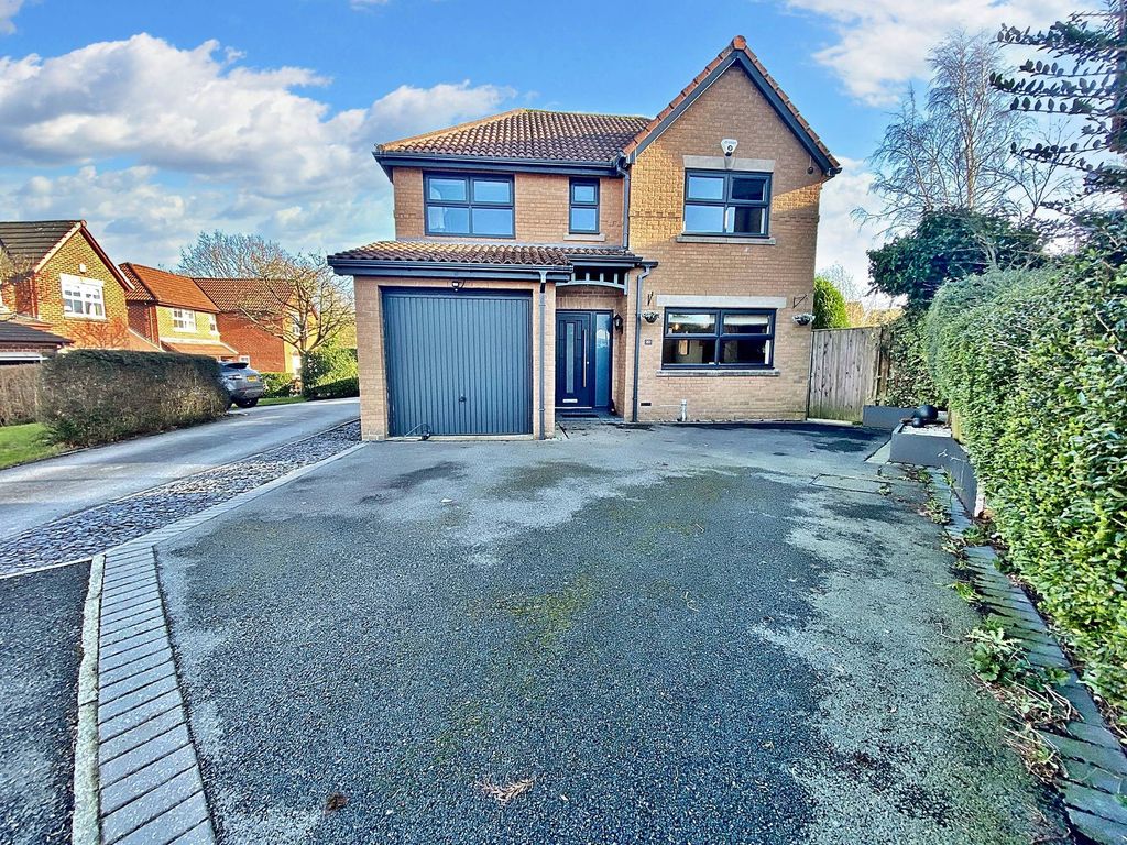 4 bed detached house for sale in Appleford Close, Appleton WA4, £499,950
