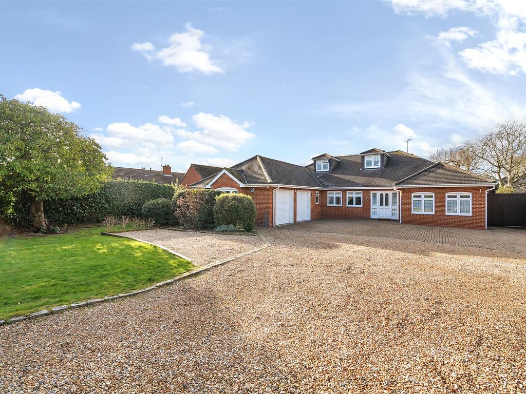 5 bed detached house for sale in New Road, Ruscombe, Reading RG10, £1,230,000