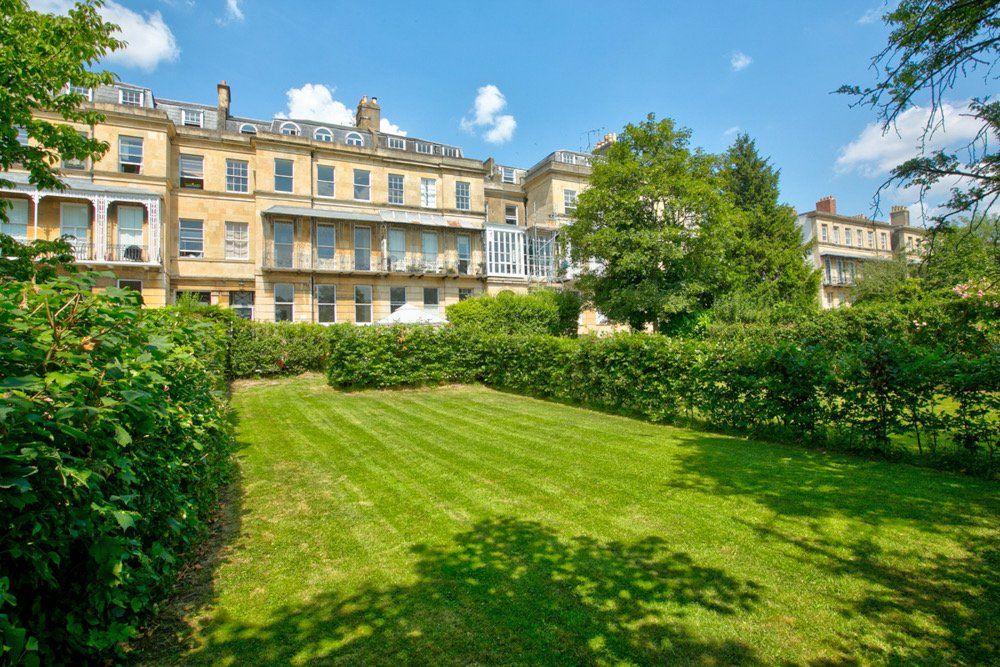 2 bed flat to rent in Lansdown Place, Cheltenham, Gloucestershire GL50, £1,650 pcm