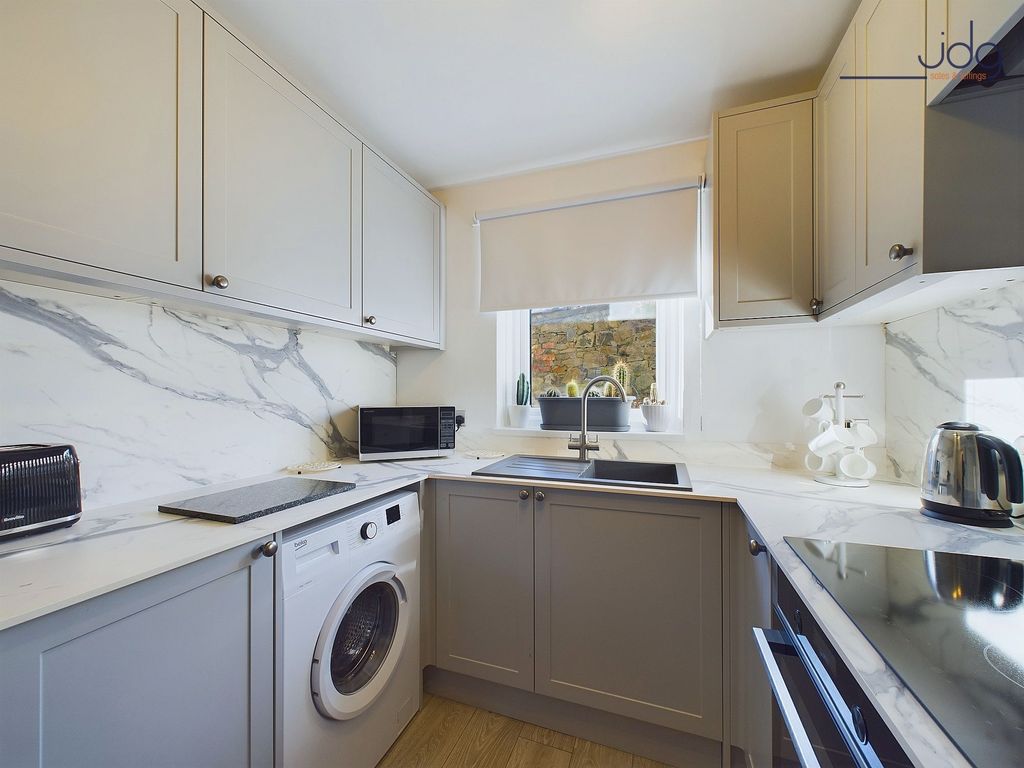 2 bed flat for sale in Albion Mews, Lancaster LA1, £80,000