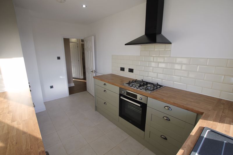 2 bed flat to rent in Waterloo Road, Penylan, Cardiff CF23, £1,200 pcm