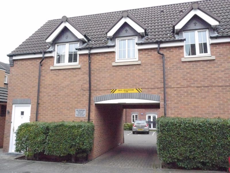 2 bed flat to rent in Anchor Drive, Tipton DY4, £795 pcm