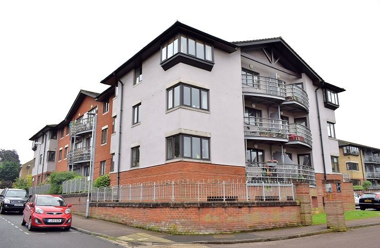 2 bed flat to rent in Saffron Court, Station Street, Saffron Walden, Essex CB11, £1,000 pcm