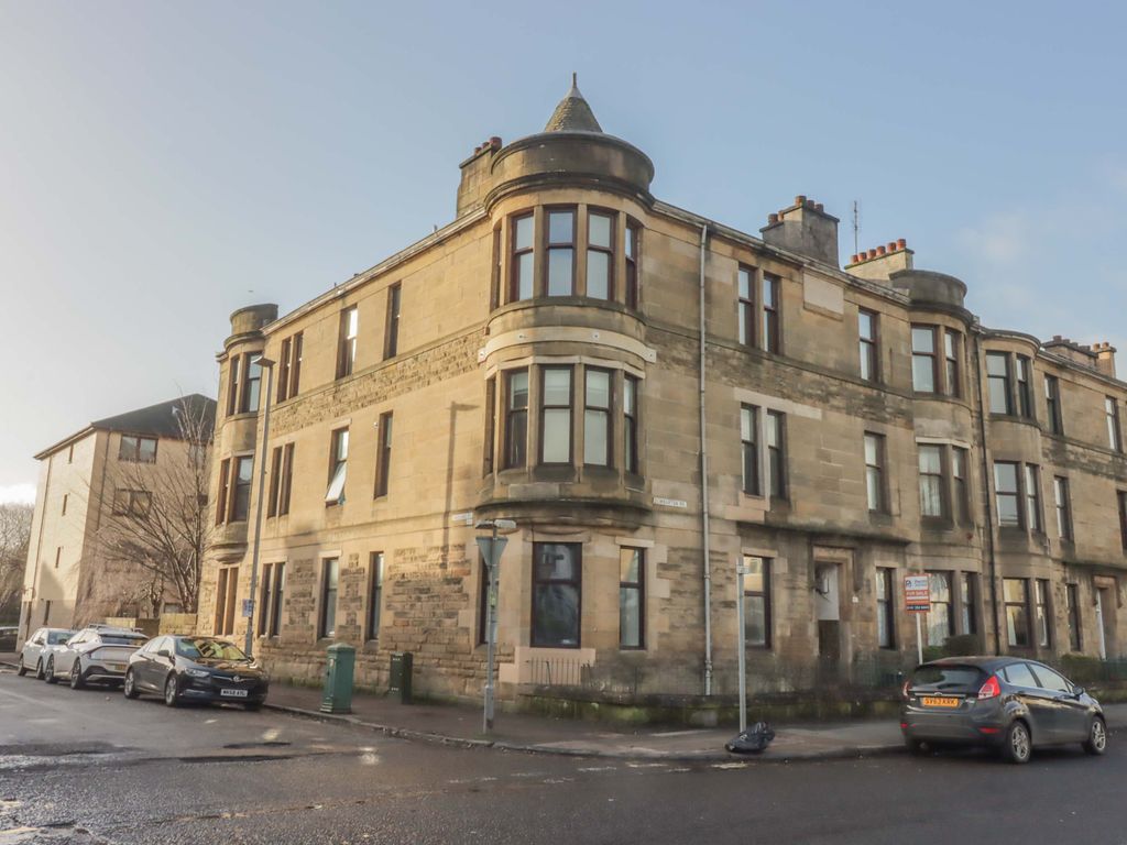 2 bed flat for sale in Dumbarton Road, Glasgow G14, £135,000