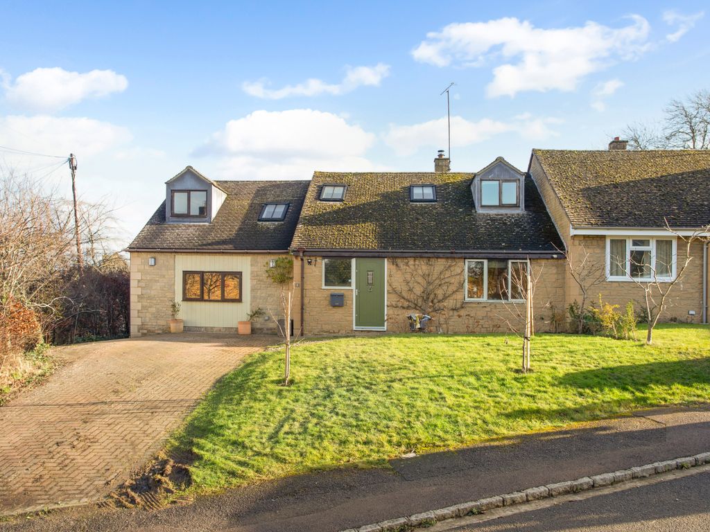 4 bed semi-detached house for sale in Bishops Close, Barford St. Michael OX15, £495,000