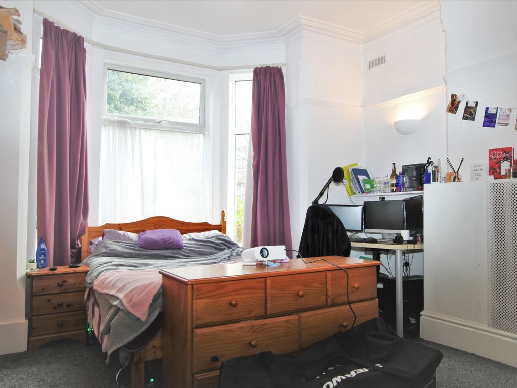 6 bed detached house to rent in Melton Road, West Bridgford, Nottingham NG2, £3,510 pcm