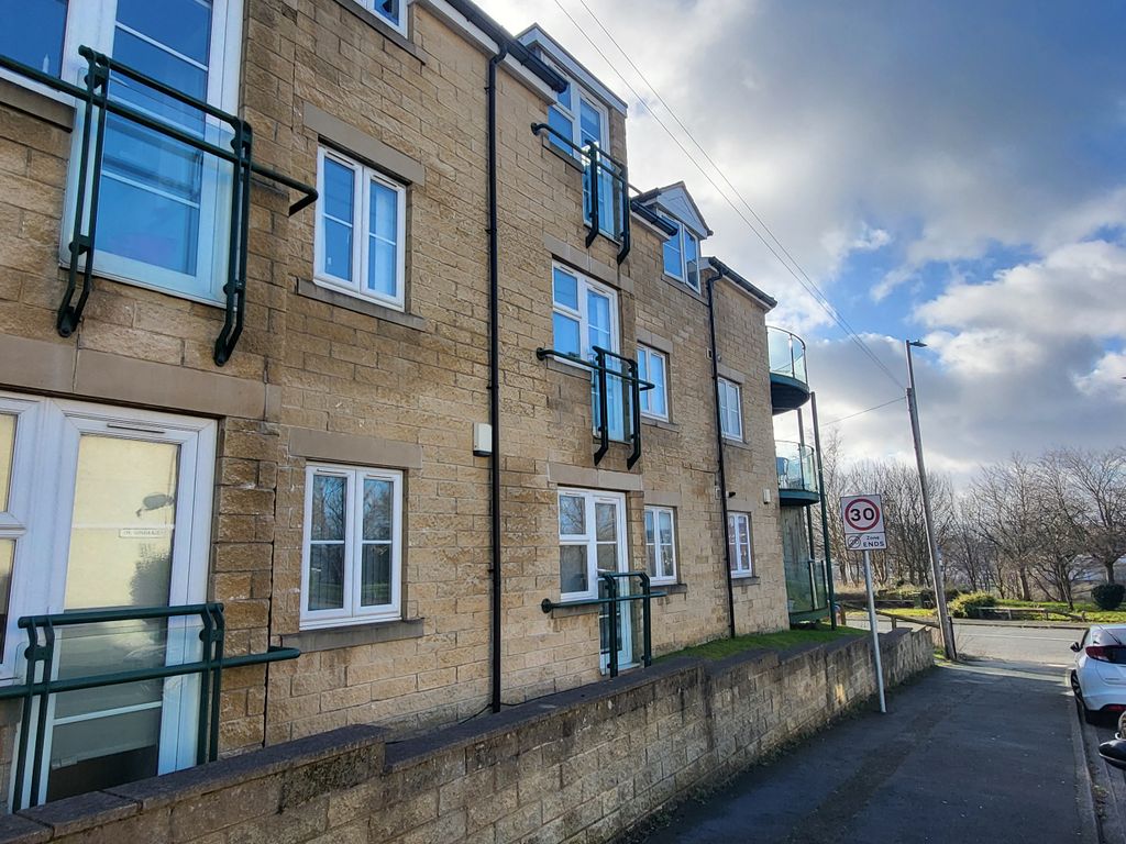 2 bed flat to rent in Cranmer Road, Bradford BD3, £650 pcm