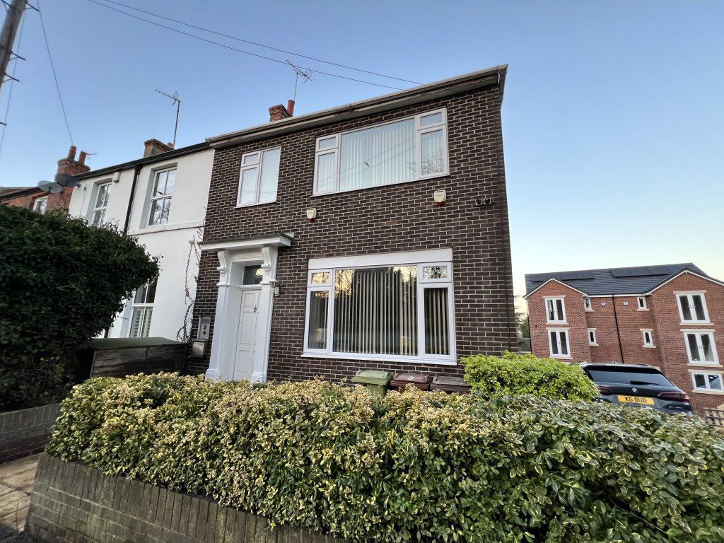 3 bed terraced house to rent in Carleton Road, Pontefract WF8, £900 pcm