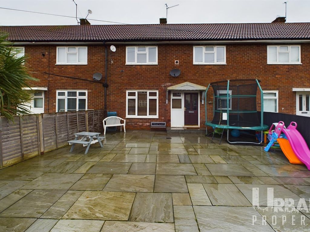 2 bed property for sale in Amethyst Road, Hull HU9, £100,000