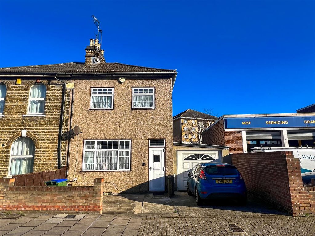 3 bed end terrace house for sale in West Street, Erith DA8, £380,000