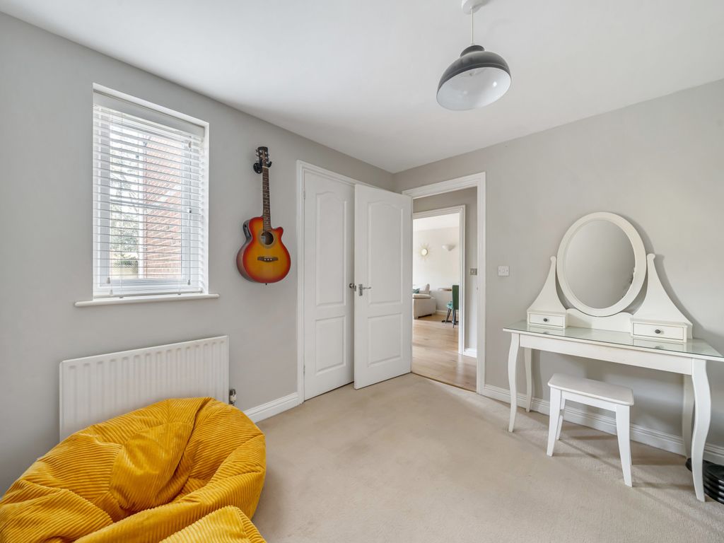 2 bed flat for sale in Littleton Place, Laleham Road, Shepperton TW17, £280,000