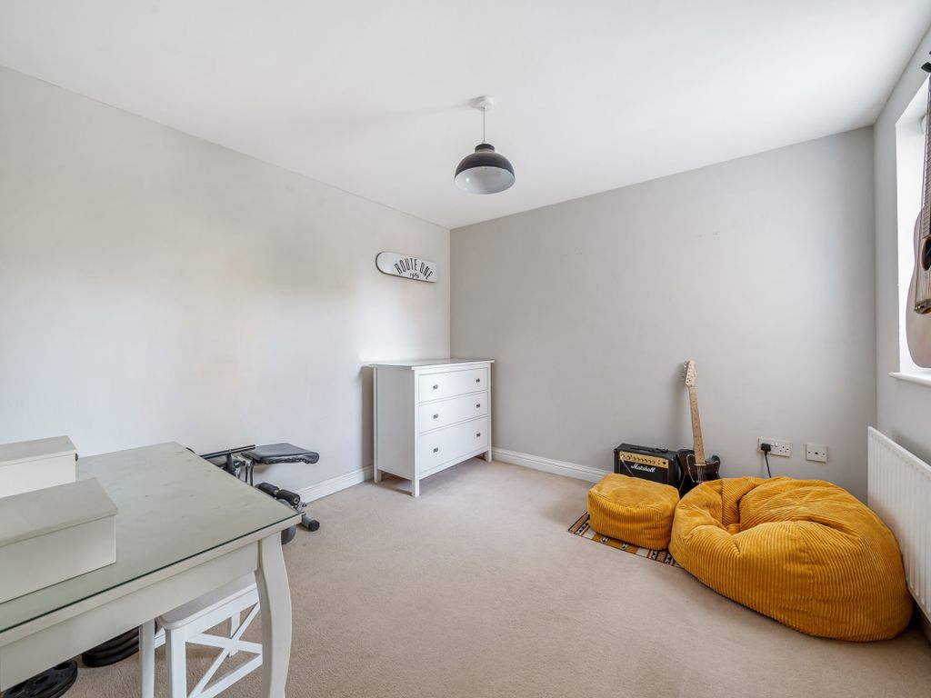 2 bed flat for sale in Littleton Place, Laleham Road, Shepperton TW17, £280,000